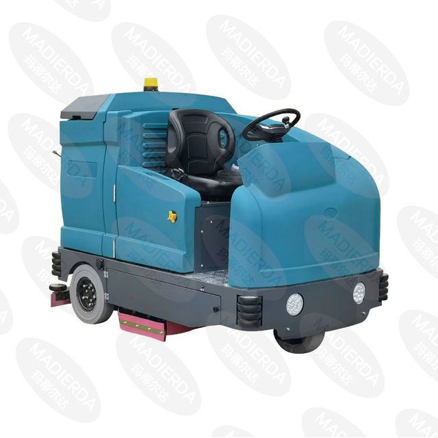 D&ouml;rt Fır&ccedil;alı Yer Temizleme Makinesi